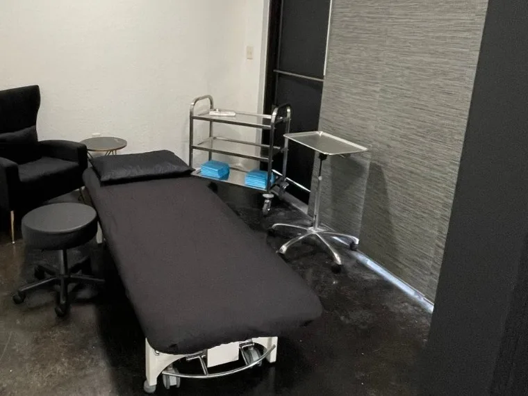 A private treatment room at Lux Lipo
