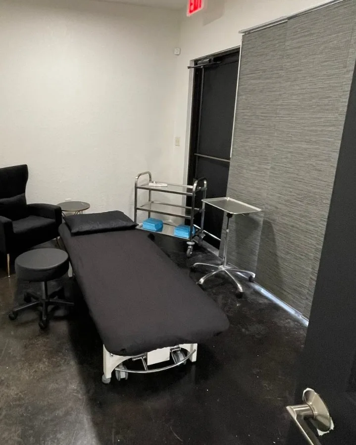 A private treatment room at Lux Lipo