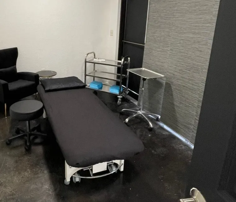 Treatment bed, stool and steel carts at Lux Lipo